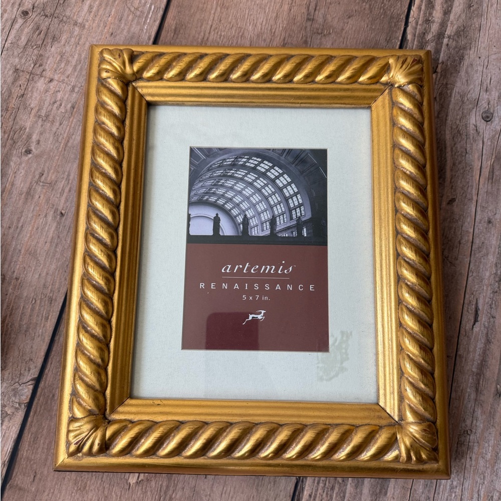 Artemis Design Co. Gold Rope-Edge Decorative Photo Frame